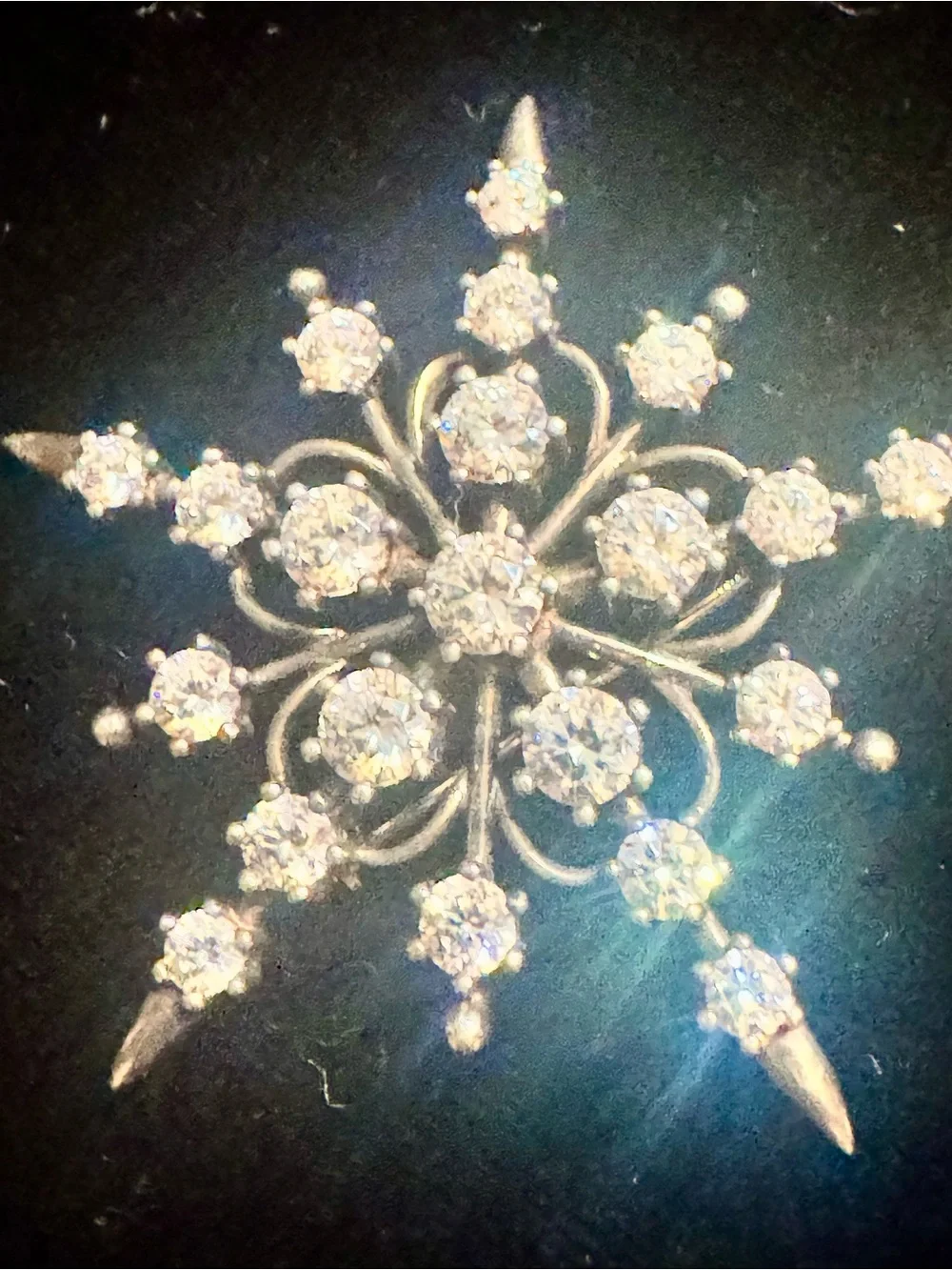Vintage 925 Silver Snowflake brooch with CZ Clear Crystal accents - Picture 4 of 10
